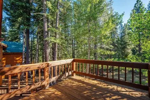 Exterior - 13050 Skiview Loop, Truckee, CA 96161 photo 2 of 5