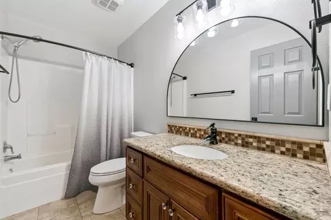 Bath - 10147 Pine Cone Rd, Truckee, CA 96161 photo 4 of 4