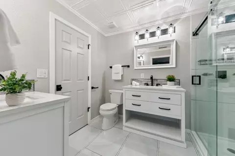 Bath - 10147 Pine Cone Rd, Truckee, CA 96161 photo 1 of 4