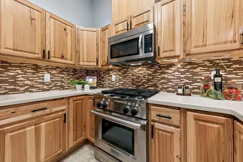 Kitchen - 10147 Pine Cone Rd, Truckee, CA 96161 photo 2 of 3