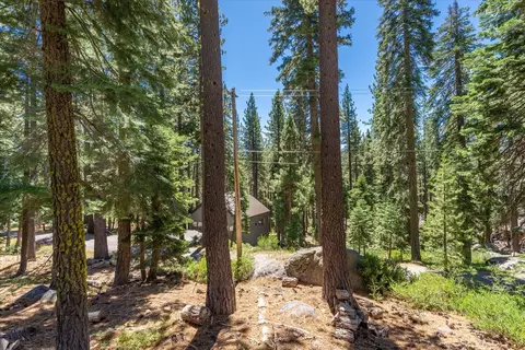 51311 Jeffery Pine Dr, Soda Springs, CA 95728