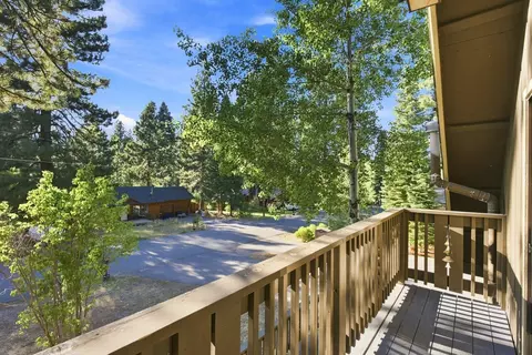 Exterior - 10595 Codogan St, Truckee, CA 96161 photo 2 of 6