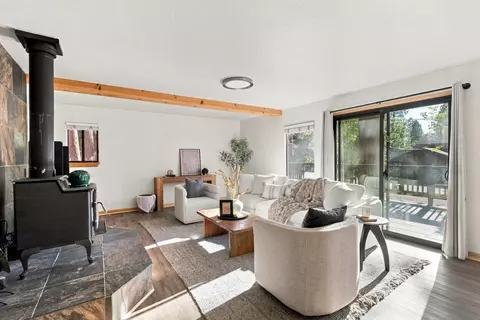 Living - 10595 Codogan St, Truckee, CA 96161 photo 1 of 2