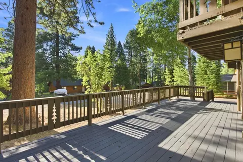 Exterior - 10595 Codogan St, Truckee, CA 96161 photo 4 of 6