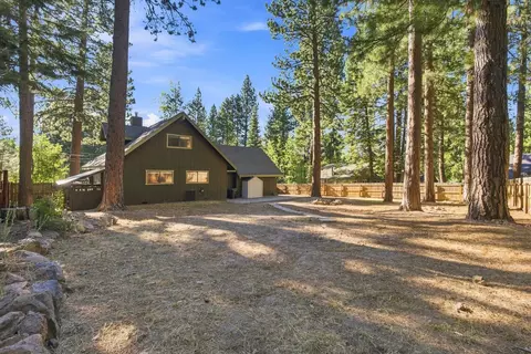 Exterior - 10595 Codogan St, Truckee, CA 96161 photo 5 of 6