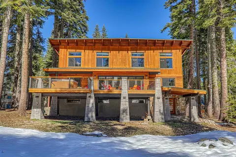 1140 Mule Ears Dr, Truckee, CA 96161