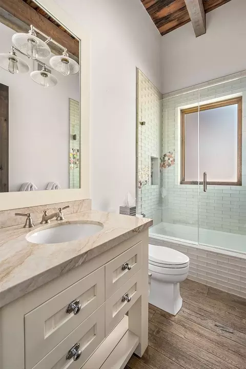 Bath - 8408 Jake Teeter, Truckee, CA 96161 photo 2 of 4