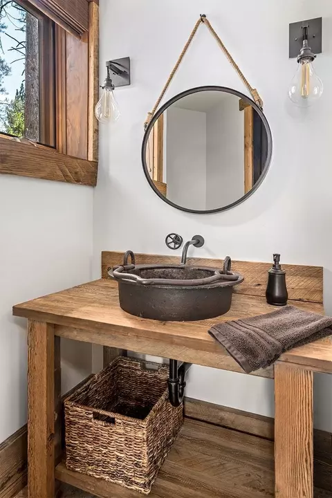 Bath - 8408 Jake Teeter, Truckee, CA 96161 photo 4 of 4