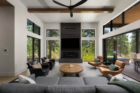 9290 Brae Rd, Truckee, CA 96161
