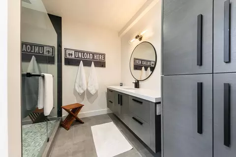 Bath - 12766 Skiview Loop, Truckee, CA 96161 photo 2 of 3