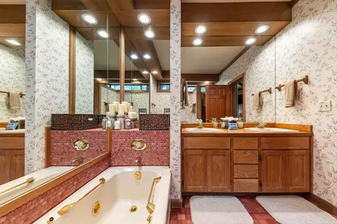 Bath - 103 Basque # 4, Truckee, CA 96161 photo 1 of 2