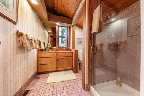 Bath - 103 Basque # 4, Truckee, CA 96161 photo 2 of 2
