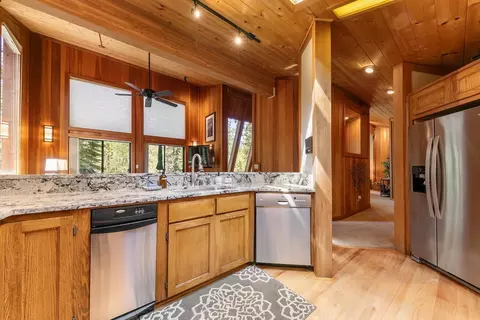 Kitchen - 103 Basque # 4, Truckee, CA 96161 photo 2 of 3