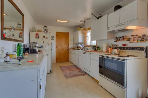 Kitchen - 10035 Keiser Ave, Truckee, CA 96161 photo 1 of 1