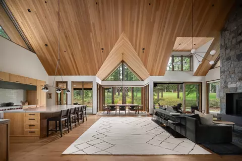 8225 Lahontan Dr, Truckee, CA 96161