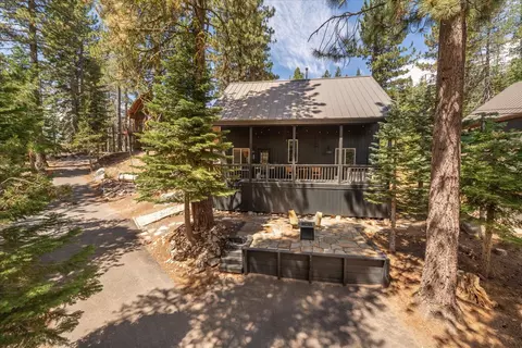 50638 Hemlock Ct, Soda Springs, CA 95728