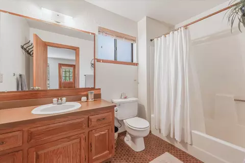 Bath - 13753 Skiview Loop, Truckee, CA 96161 photo 1 of 2