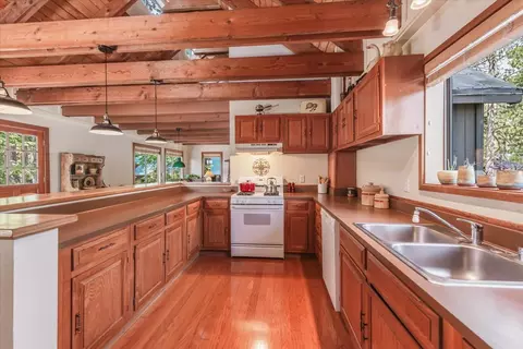 Kitchen - 13753 Skiview Loop, Truckee, CA 96161 photo 3 of 4