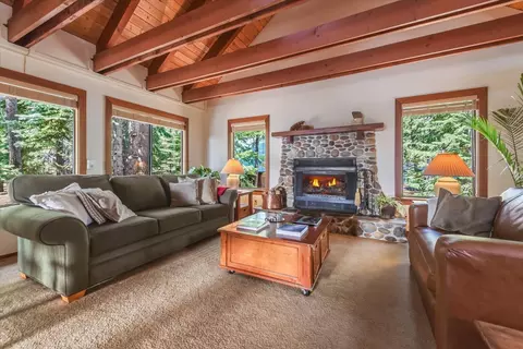 Living - 13753 Skiview Loop, Truckee, CA 96161 photo 1 of 3