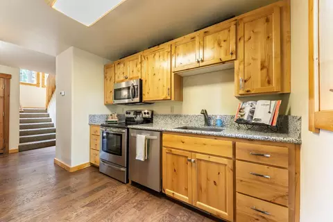 Kitchen - 14062 Skiview Loop, Truckee, CA 96161 photo 1 of 2