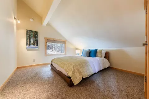 Bedroom - 14062 Skiview Loop, Truckee, CA 96161 photo 3 of 3