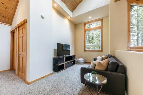 Entry Way - 14062 Skiview Loop, Truckee, CA 96161 photo 4 of 4