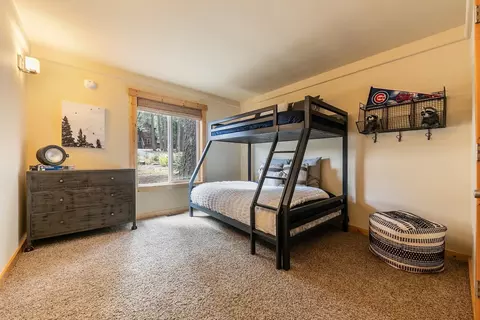 Bedroom - 14062 Skiview Loop, Truckee, CA 96161 photo 2 of 3
