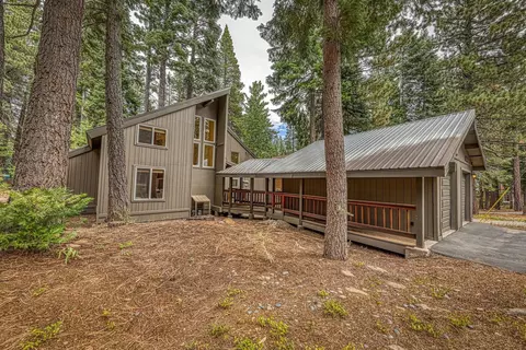 Exterior - 14062 Skiview Loop, Truckee, CA 96161 photo 2 of 5