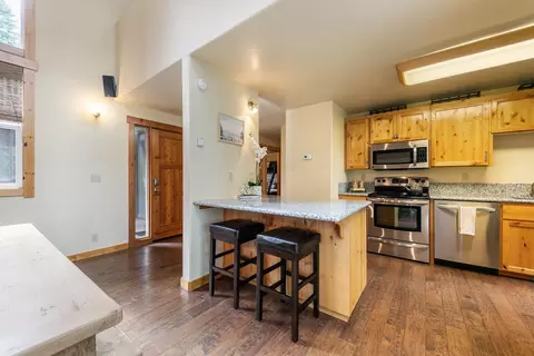 Kitchen - 14062 Skiview Loop, Truckee, CA 96161 photo 2 of 2
