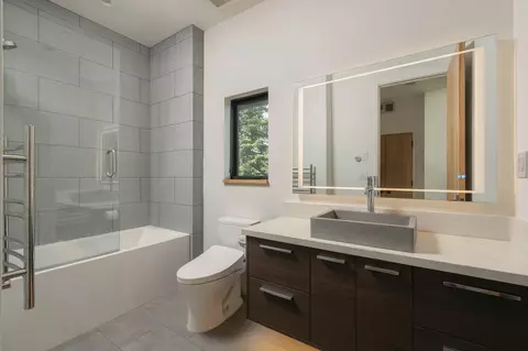 Bath - 10637 Carson Range Rd, Truckee, CA 96161 photo 3 of 4