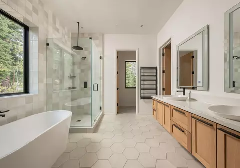 Bath - 10637 Carson Range Rd, Truckee, CA 96161 photo 1 of 4