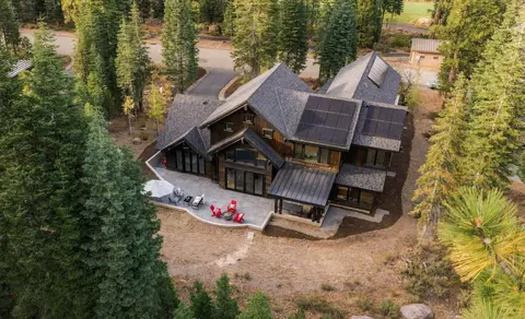 Exterior - 10637 Carson Range Rd, Truckee, CA 96161 photo 2 of 4