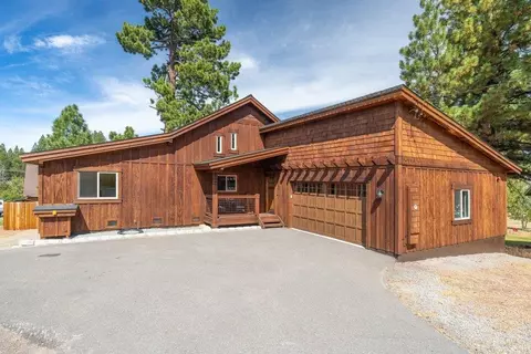 Exterior - 16138 Lance Dr, Truckee, CA 96161 photo 4 of 9