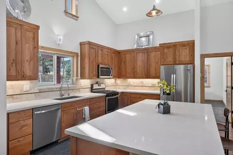 Kitchen - 16138 Lance Dr, Truckee, CA 96161 photo 2 of 2