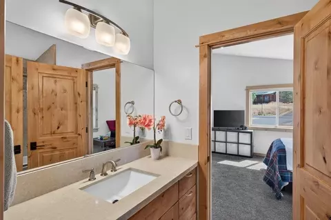 Bath - 16138 Lance Dr, Truckee, CA 96161 photo 2 of 4