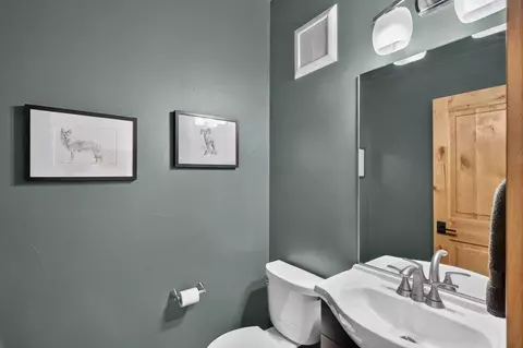 Bath - 16138 Lance Dr, Truckee, CA 96161 photo 4 of 4