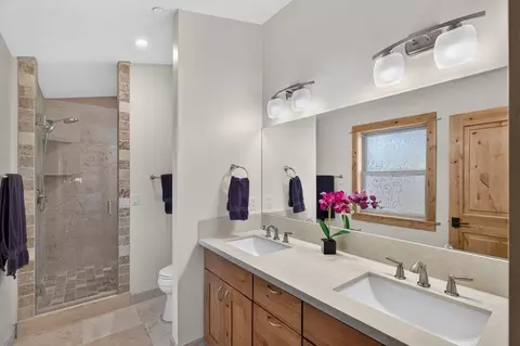 Bath - 16138 Lance Dr, Truckee, CA 96161 photo 1 of 4
