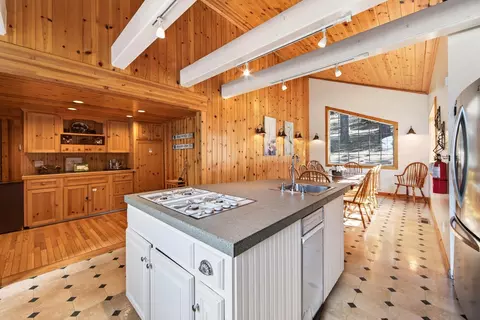 Kitchen - 219 Basque, Truckee, CA 96161 photo 4 of 4