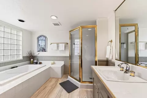 Bath - 219 Basque, Truckee, CA 96161 photo 1 of 3