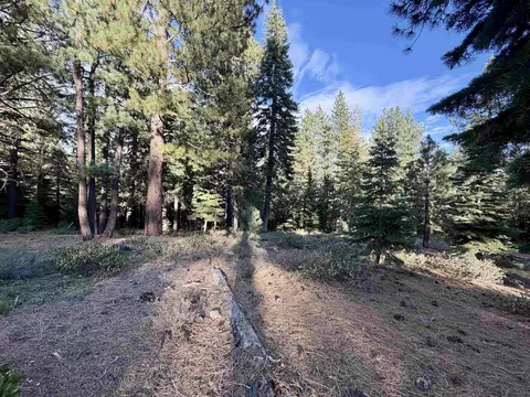 11853 Saddleback Dr, Truckee, CA 96161 photo 2