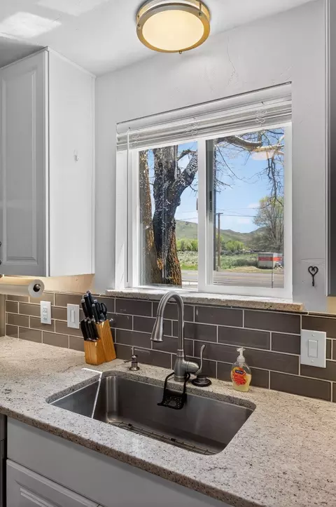 Kitchen - 94101 Highway 70, Chilcoot, CA 96105 photo 2 of 6