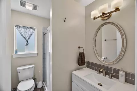 Bath - 94101 Highway 70, Chilcoot, CA 96105 photo 2 of 2