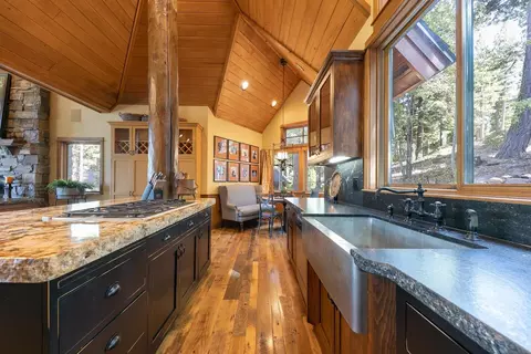Kitchen - 1949 Gray Wolf, Truckee, CA 96161 photo 4 of 4