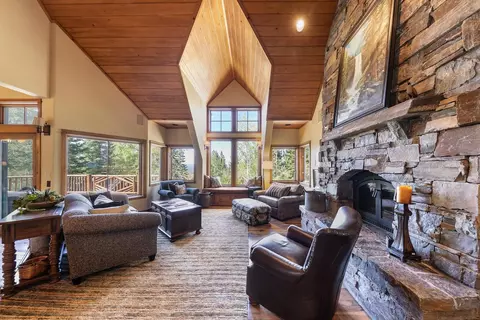 Living - 1949 Gray Wolf, Truckee, CA 96161 photo 4 of 6