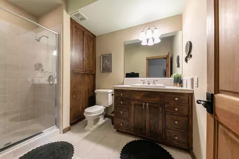 Bath - 1949 Gray Wolf, Truckee, CA 96161 photo 3 of 4