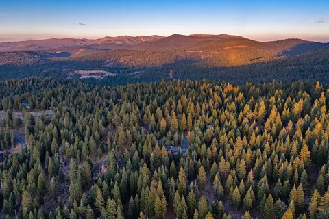 View/Area - 1949 Gray Wolf, Truckee, CA 96161 photo 3 of 5