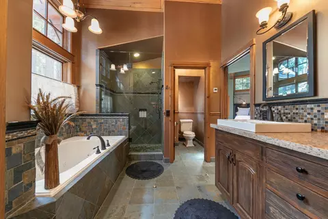 Bath - 1949 Gray Wolf, Truckee, CA 96161 photo 2 of 4