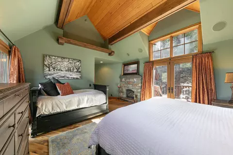 Bedroom - 1949 Gray Wolf, Truckee, CA 96161 photo 3 of 6