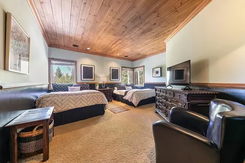Bedroom - 1949 Gray Wolf, Truckee, CA 96161 photo 4 of 6