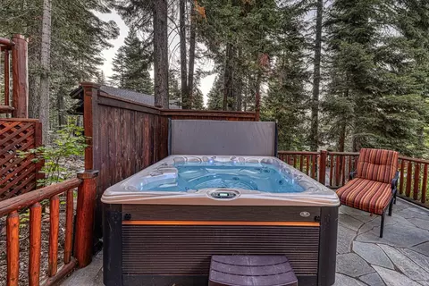 Exterior - 1949 Gray Wolf, Truckee, CA 96161 photo 5 of 10